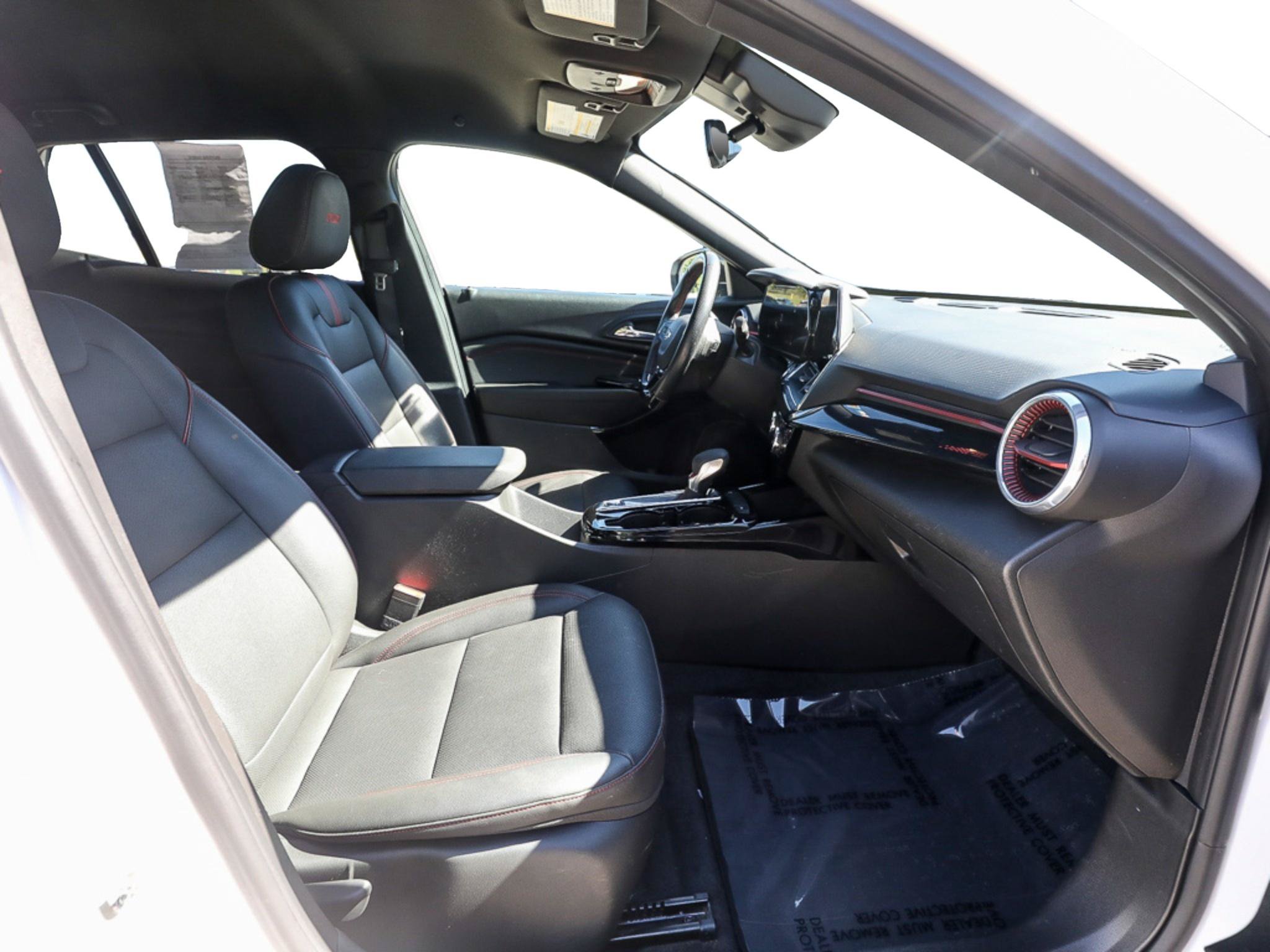 Used 2025 Chevrolet Trax RS FWD image 21