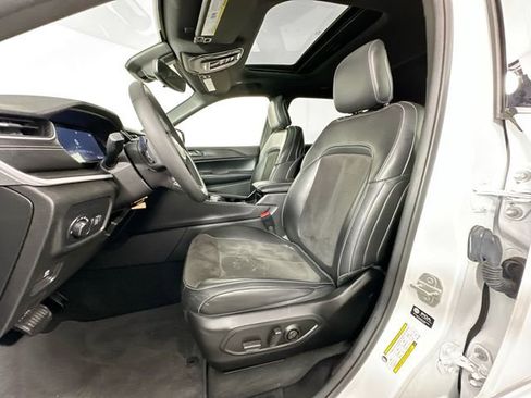 Used 2023 Jeep Grand Cherokee L Laredo AWD/4WD image 20