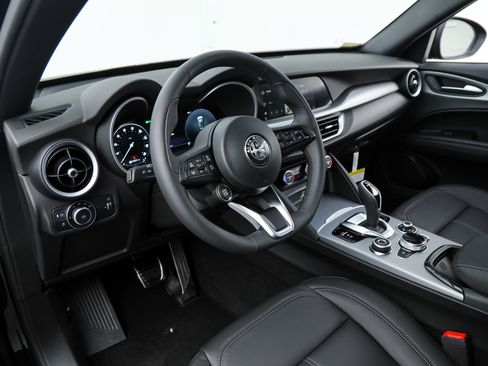 Used 2026 Alfa Romeo Stelvio Sprint w/ Convenience Package AWD/4WD image 17