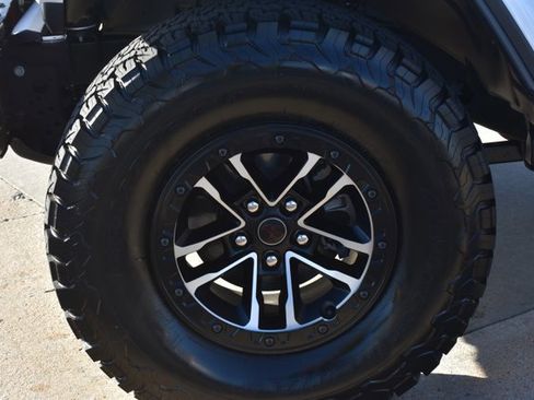 Used 2025 Jeep Wrangler Unlimited Rubicon image 9