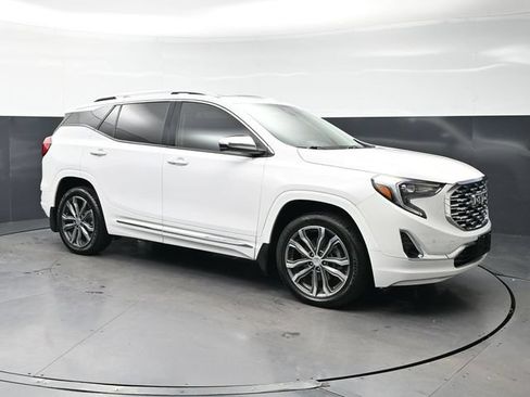 Used 2020 GMC Terrain Denali w/ LPO, Floor Liner Package AWD/4WD image 3