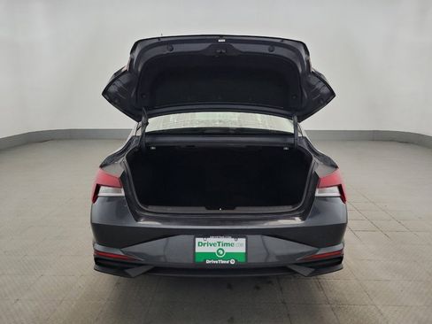Used 2021 Hyundai Elantra SE FWD image 29