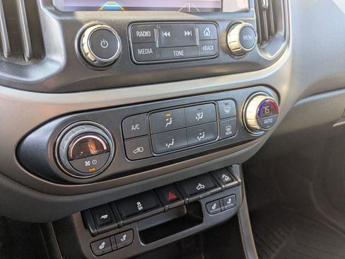 Used 2018 Chevrolet Colorado Z71 w/ Z71 Midnight Edition image 18