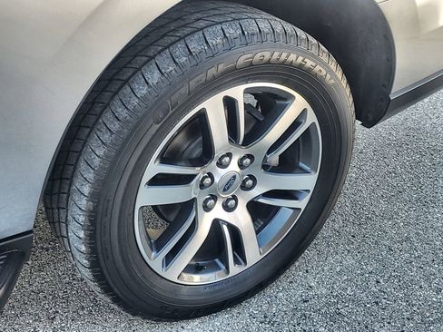 Certified 2024 Ford Expedition Limited image 10