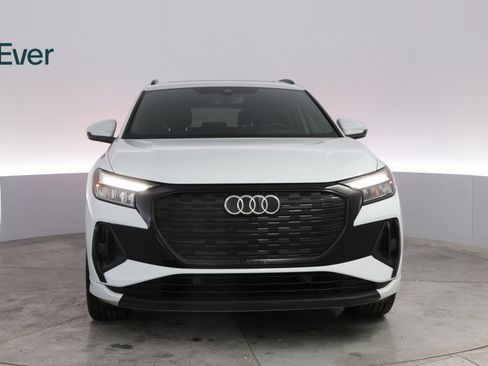 Used 2024 Audi Q4 e-tron Premium w/ Convenience Package image 3