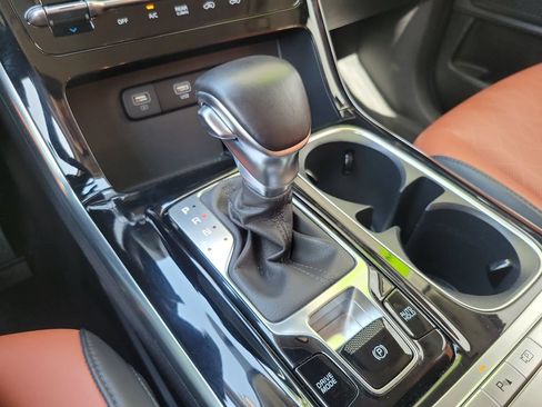 Certified 2023 Kia Carnival SX FWD image 29