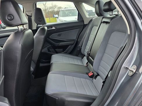 Used 2025 Volkswagen Jetta SE image 32