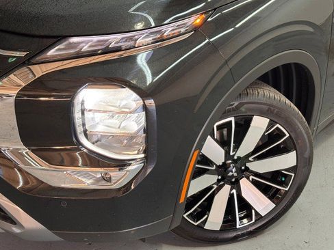 New 2025 Mitsubishi Outlander SE image 2