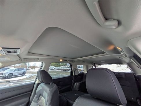 Used 2024 Nissan Pathfinder SV w/ SV Premium Package image 27