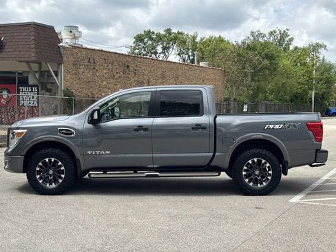 Used 2017 Nissan Titan PRO-4X w/ Pro-4x Convenience Package AWD/4WD image 9