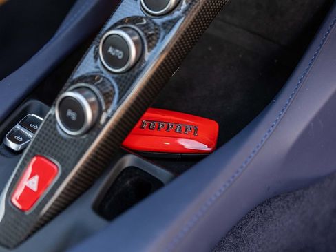 Used 2019 Ferrari Portofino RWD image 42