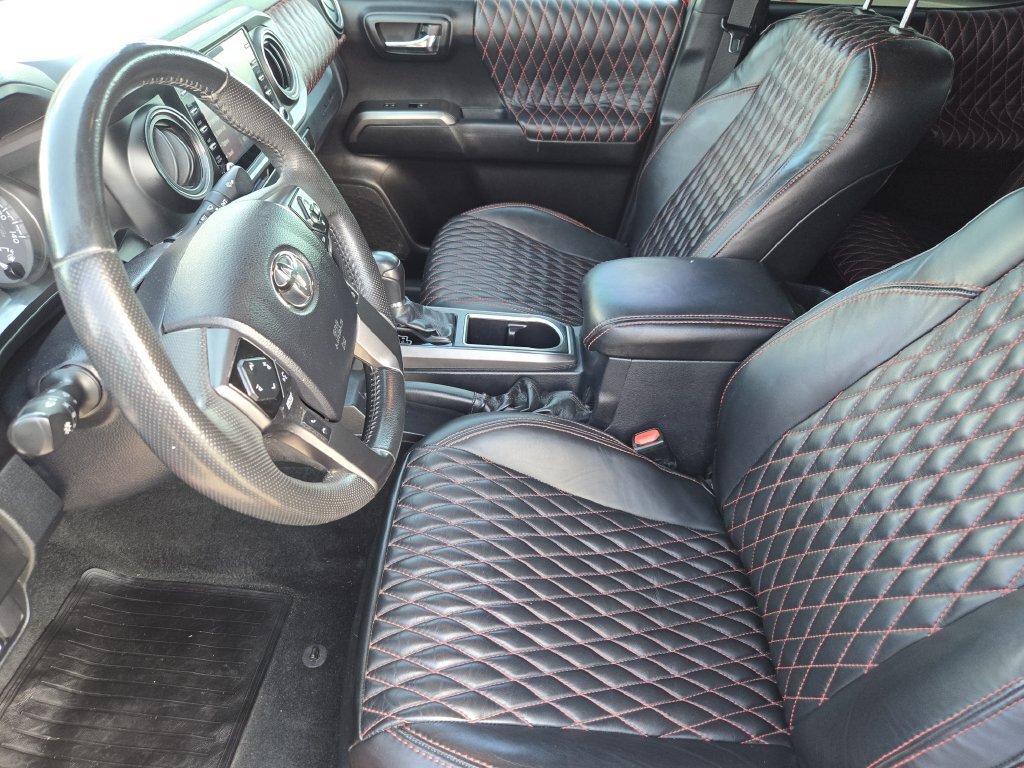 Used 2022 Toyota Tacoma TRD Off-Road AWD/4WD image 16