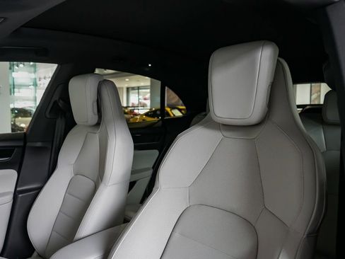 New 2026 Porsche Macan 4 Electric AWD/4WD image 16