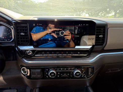 Used 2026 GMC Sierra 1500 SLT AWD/4WD image 13