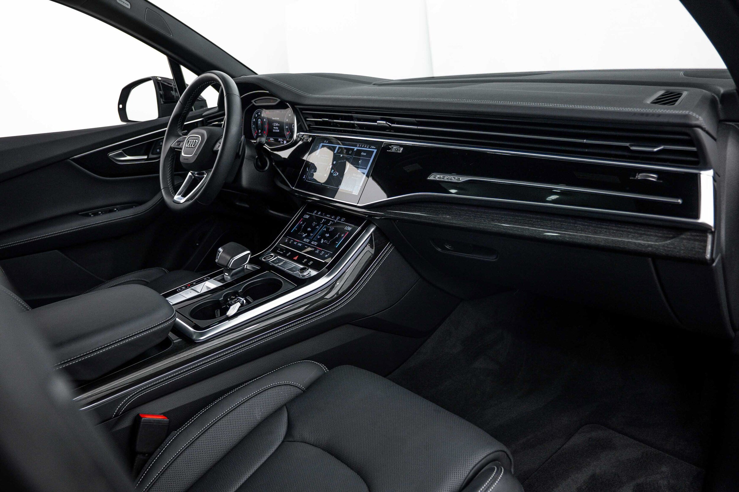 Certified 2025 Audi Q7 3.0T Prestige w/ Prestige Package AWD/4WD image 8