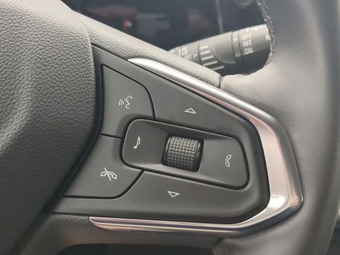 Used 2025 Chevrolet Trax LT w/ LT Convenience Package image 26