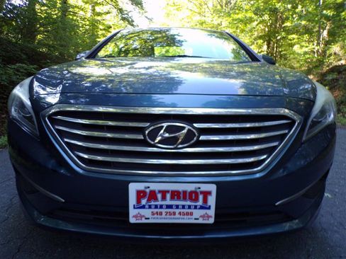 Used 2017 Hyundai Sonata SE FWD image 2