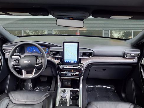 Used 2023 Ford Explorer Platinum w/ Technology Package image 13