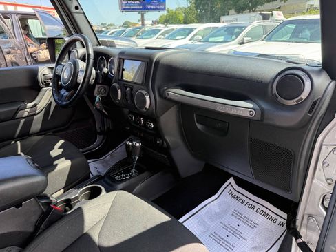 Used 2015 Jeep Wrangler Unlimited Sport w/ Quick Order Package 24S AWD/4WD image 31