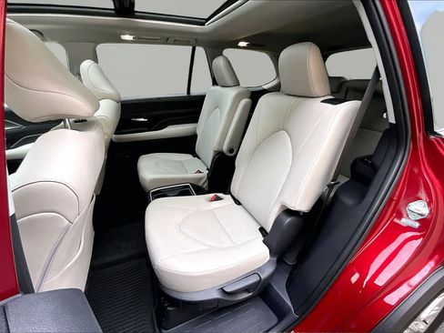 Used 2025 Toyota Grand Highlander FWD image 21