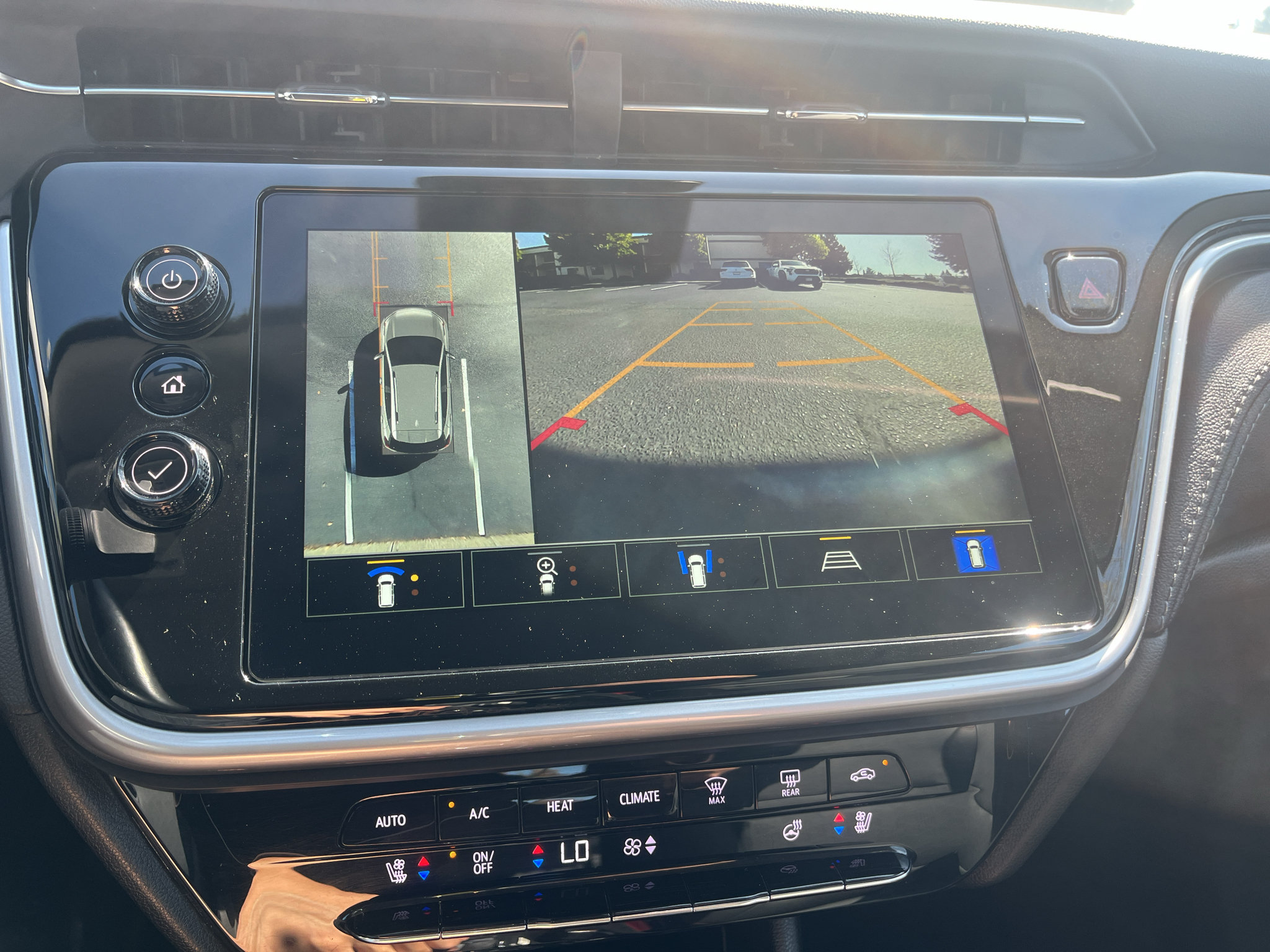 Used 2023 Chevrolet Bolt EUV Premier w/ Sun & Sound Package FWD image 26