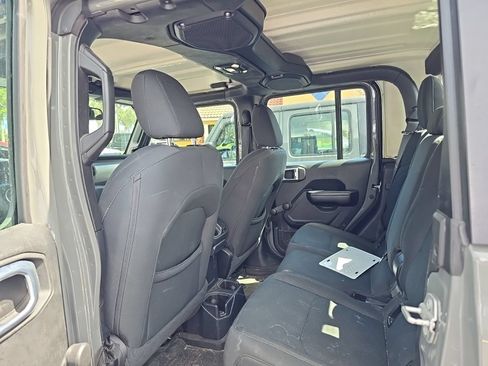 Used 2021 Jeep Gladiator Sport AWD/4WD image 6