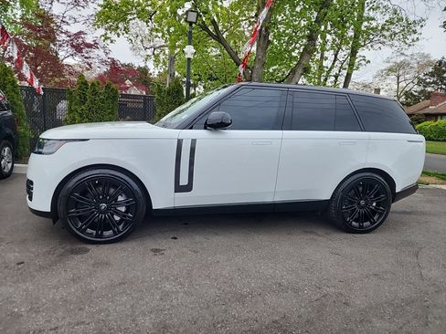 Used 2025 Land Rover Range Rover SE AWD/4WD image 12