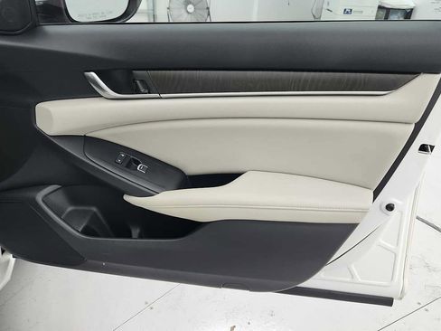 Used 2020 Honda Accord EX image 19