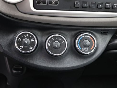 Used 2012 Toyota Yaris L image 20