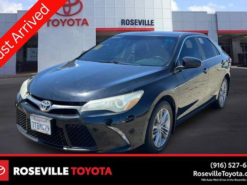 Used 2016 Toyota Camry SE FWD image 1