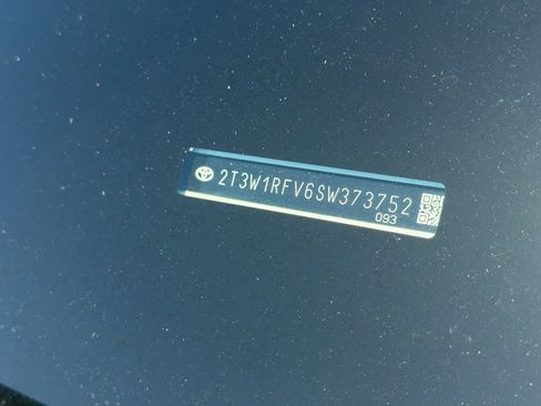 Used 2025 Toyota RAV4 XLE FWD image 9