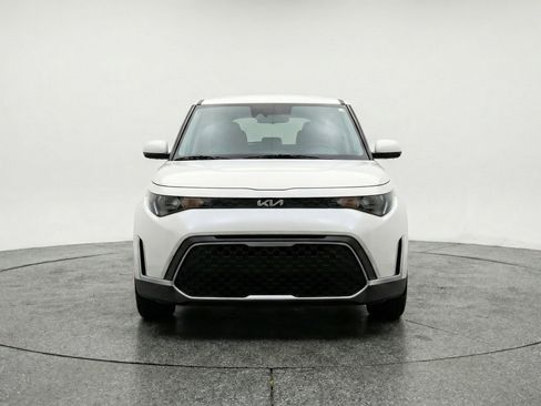 Used 2025 Kia Soul LX w/ LX Technology Package FWD image 2