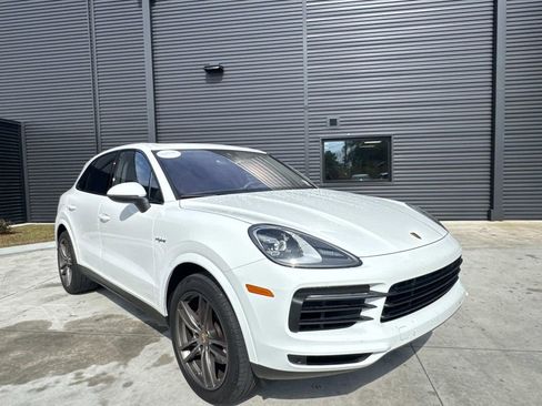 Certified 2023 Porsche Cayenne AWD/4WD image 6