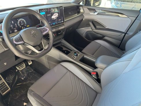 New 2026 Volkswagen Tiguan SE R-Line image 8