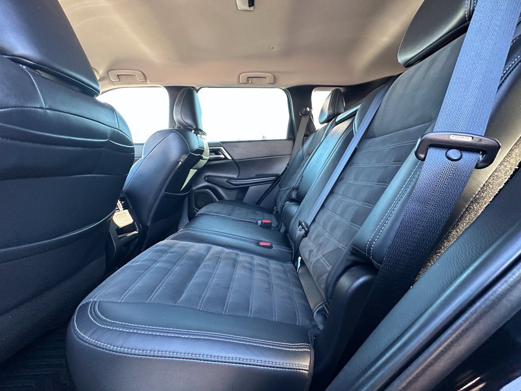 Used 2022 Mitsubishi Outlander SE AWD/4WD image 16