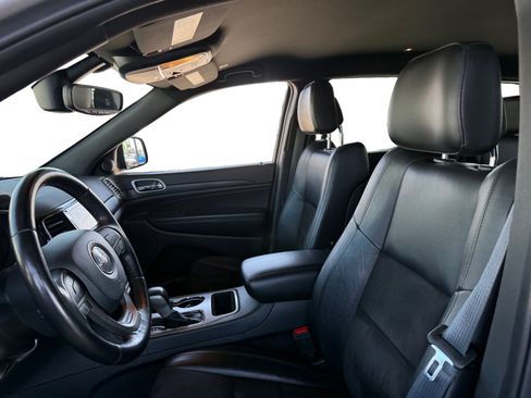 Used 2020 Jeep Grand Cherokee Altitude RWD image 10