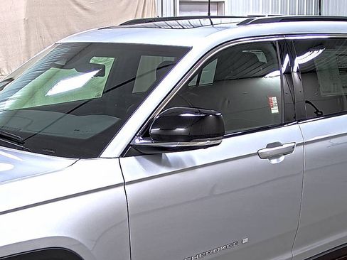 New 2025 Jeep Grand Cherokee L Limited w/ Luxury Tech Group II image 8