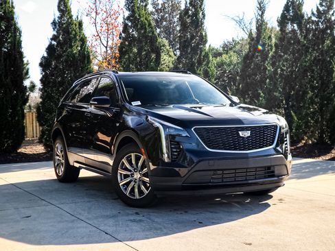 Used 2022 Cadillac XT4 Sport w/ Comfort Package image 2