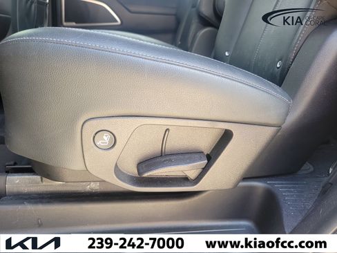 Used 2022 Kia Telluride EX w/ EX Premium Package FWD image 12