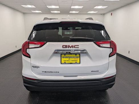 Used 2022 GMC Terrain SLE w/ Driver Convenience Package image 5