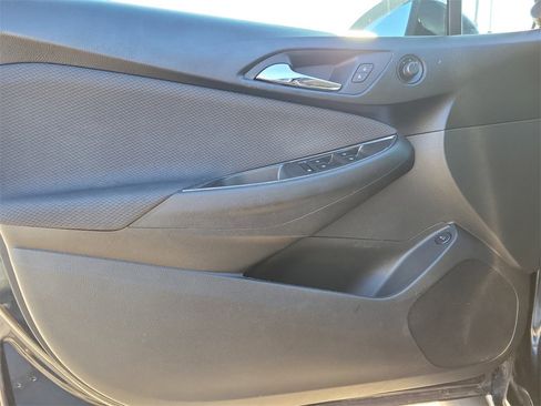 Used 2018 Chevrolet Cruze LT image 14