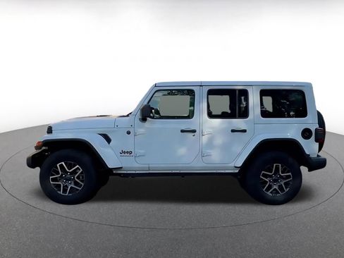 Used 2025 Jeep Wrangler Unlimited Sahara AWD/4WD image 10
