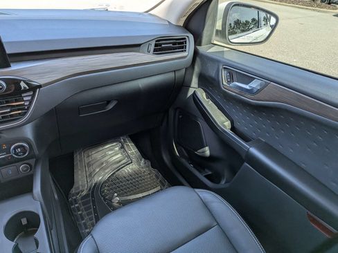 Used 2020 Ford Escape Titanium FWD image 16
