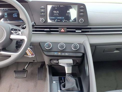 New 2026 Hyundai Elantra SE FWD image 12