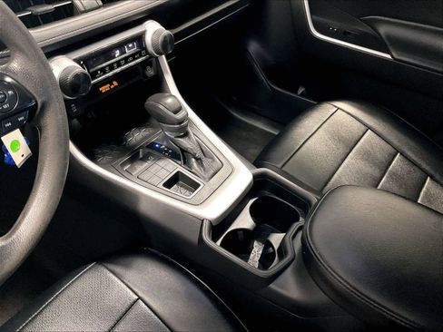 Used 2021 Toyota RAV4 LE AWD/4WD image 20