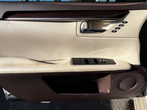 Used 2018 Lexus ES 350 w/ Luxury Package w/Wood Trim FWD image 13