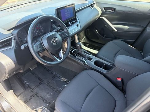 Used 2025 Toyota Corolla Cross LE FWD image 11