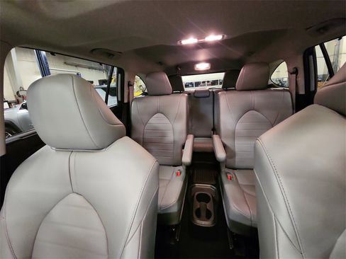 Used 2023 Toyota Highlander XLE image 33
