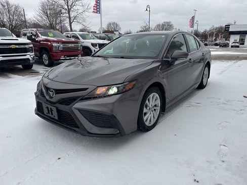 Used 2023 Toyota Camry SE image 1
