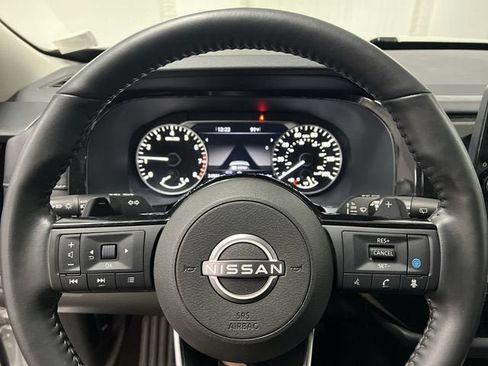 Used 2024 Nissan Pathfinder SL AWD/4WD image 11